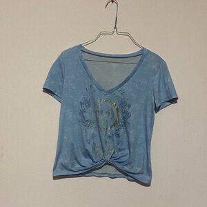 No Boundaries Light Blue V-Neck Tee with Graphic